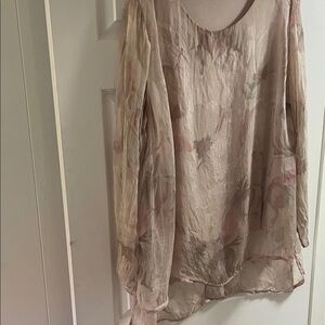 Chic Floral Blouse in Soft Pink
